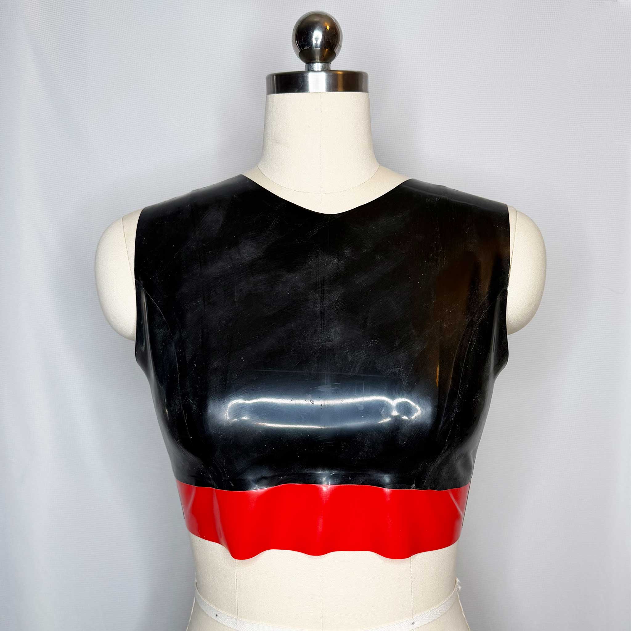 Black latex crop top with transparent red band - Size Medium